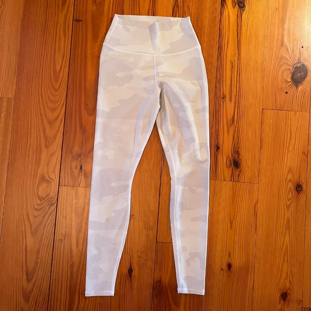 Alo Camo Leggings High Waist * White, Light Gray * Size S - Picture 4 of 13